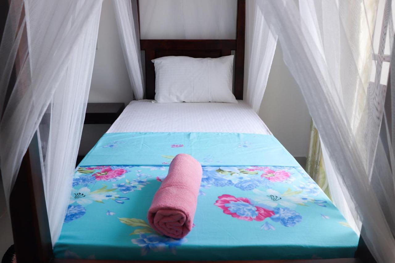 Sakura Calm Rest Bed and Breakfast Mirissa Buitenkant foto