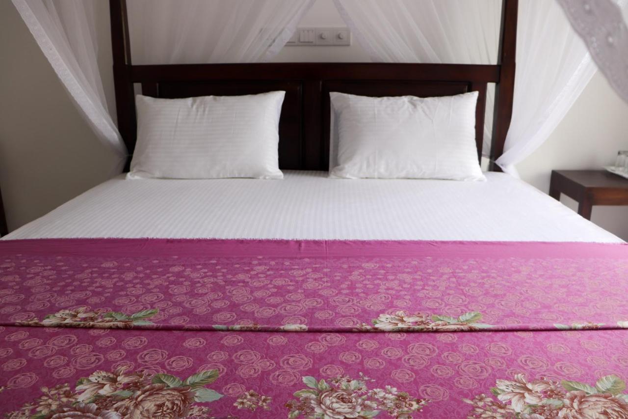 Sakura Calm Rest Bed and Breakfast Mirissa Buitenkant foto
