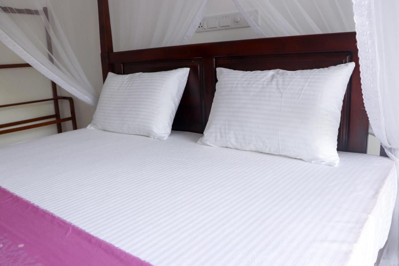 Sakura Calm Rest Bed and Breakfast Mirissa Buitenkant foto