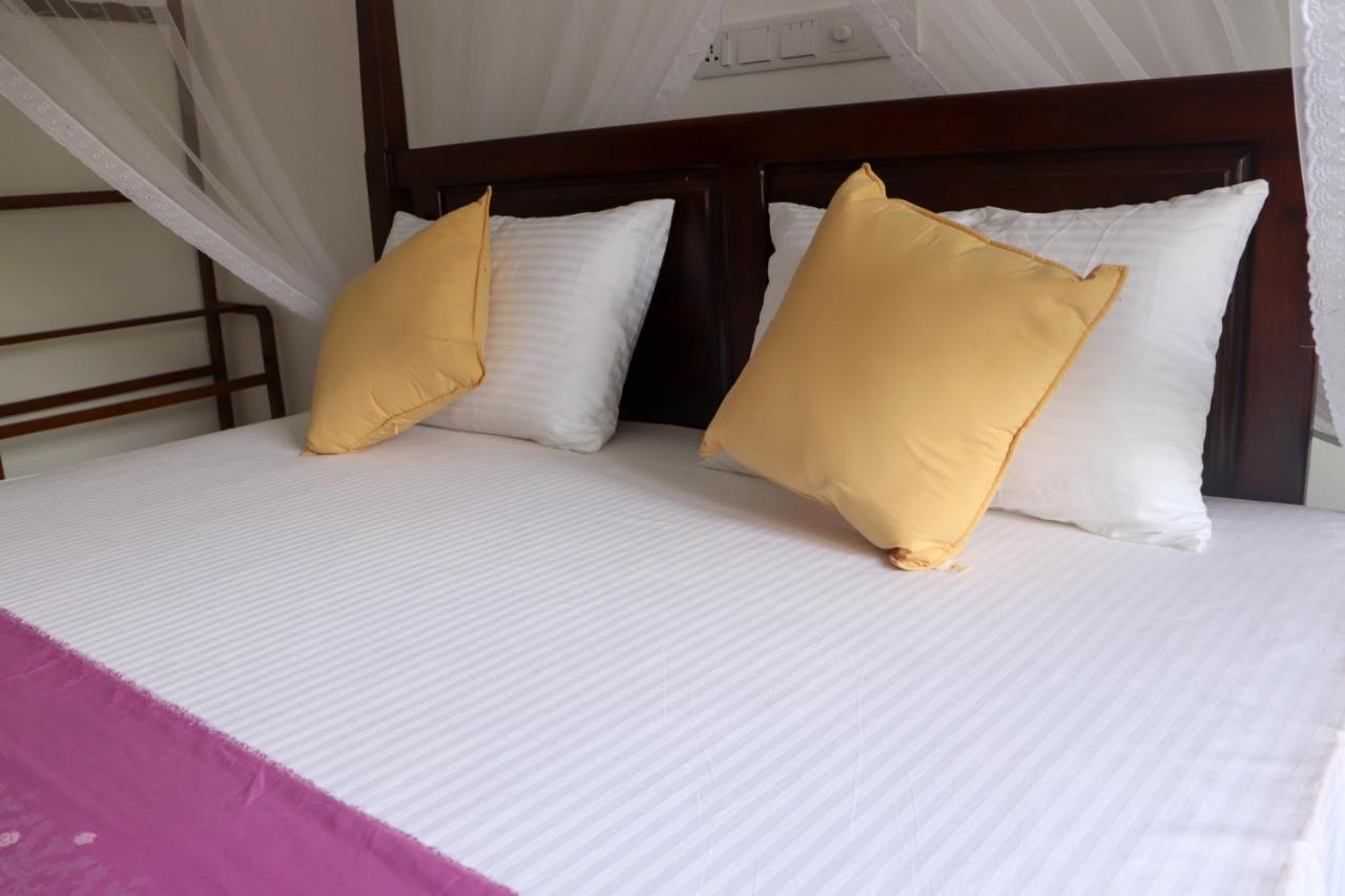 Sakura Calm Rest Bed and Breakfast Mirissa Buitenkant foto